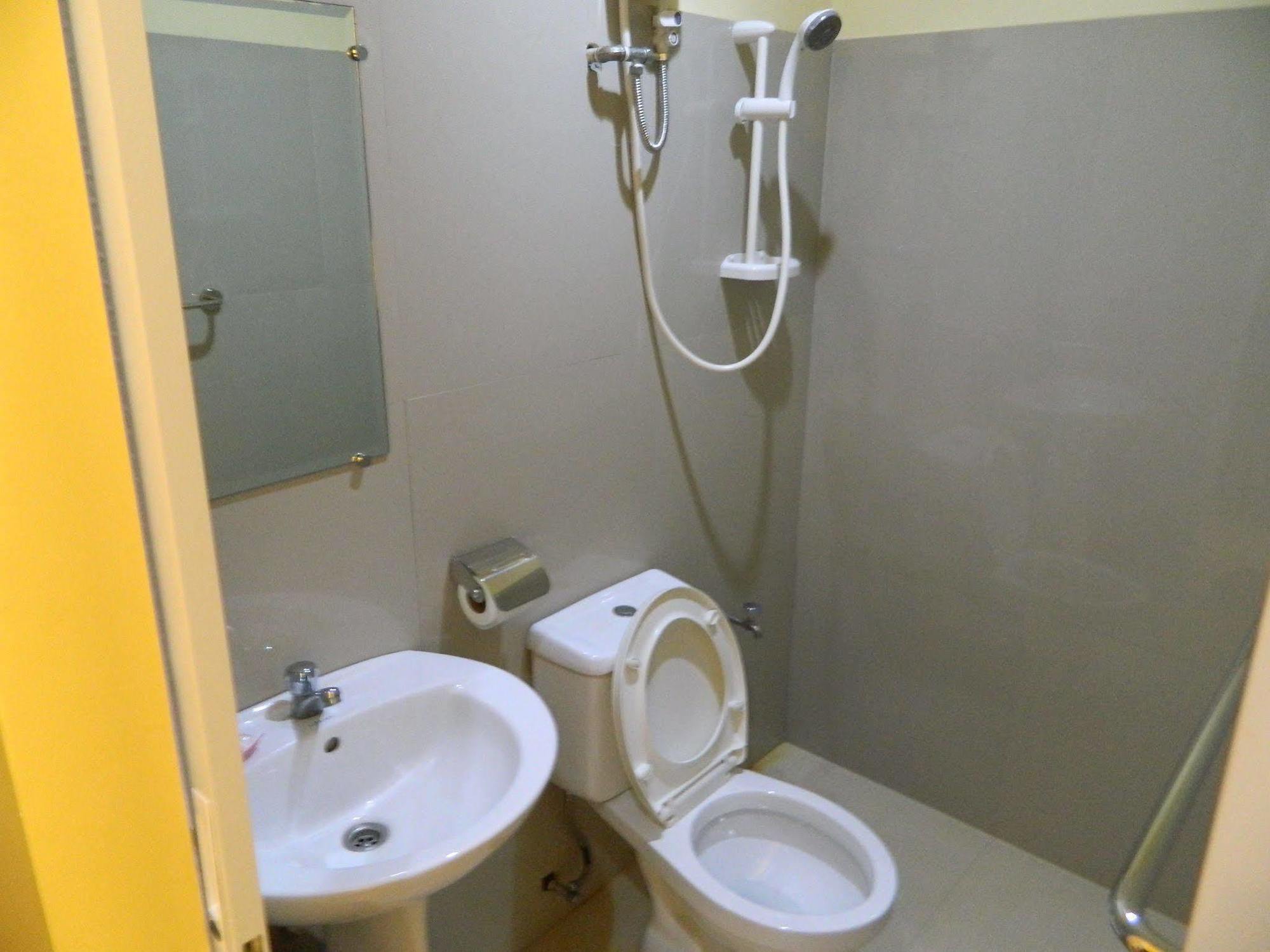 Qanaq Hotel Davao Ngoại thất bức ảnh